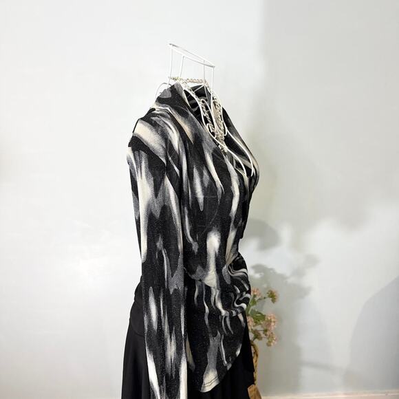 Gorgeous vintage 90s gray and black sparkly abstract long sleeve tight mesh top - Picture 4 of 7